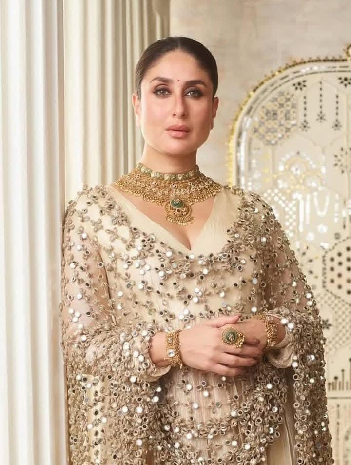 Hania Amir Cut Work Dupata